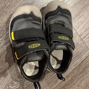 KEEN Kids Black and Gray Sneakers with Yellow Accents US10